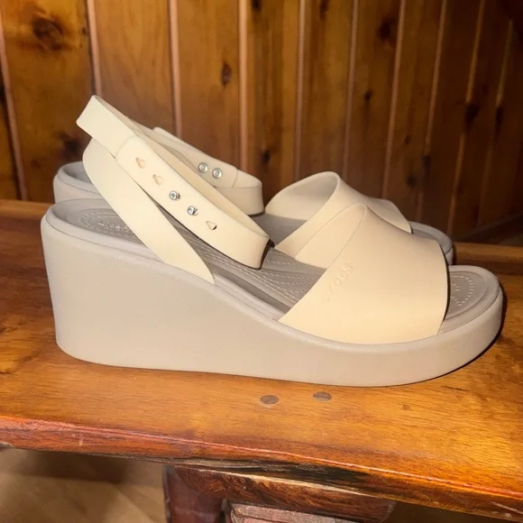 CROCS size 9 Women's Brooklyn Cream Wedge Sandals like new worn once - Picture 2 of 7